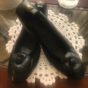 Chanel black leather ballet flat.
